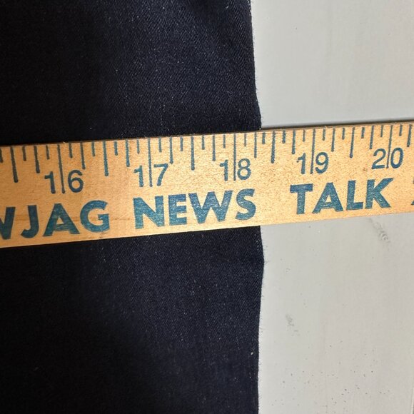 The Pioneer Woman Medium Pull-On Embroidered Denim Stretch Cropped Jeans Capris - Picture 9 of 10